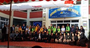 Lehrer der BrightFutureSchool mit deutscher Gruppe